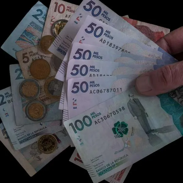 Foto de dinero en Colombia, en nota de qué pasa si pagan mal la prima en Colombia: así debe calcularla para no perderle