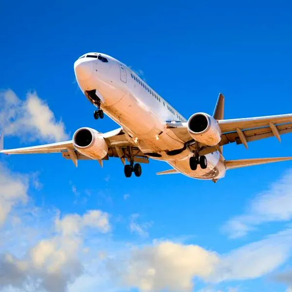 Foto de avión, en nota de cuál es el vuelo más largo que sale de Cartagena en Colombia: son 769 kilómetros