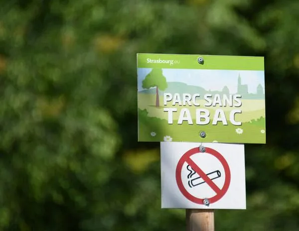 Desde julio, no se podrá fumar más en playas, parques o cerca de escuelas de Francia