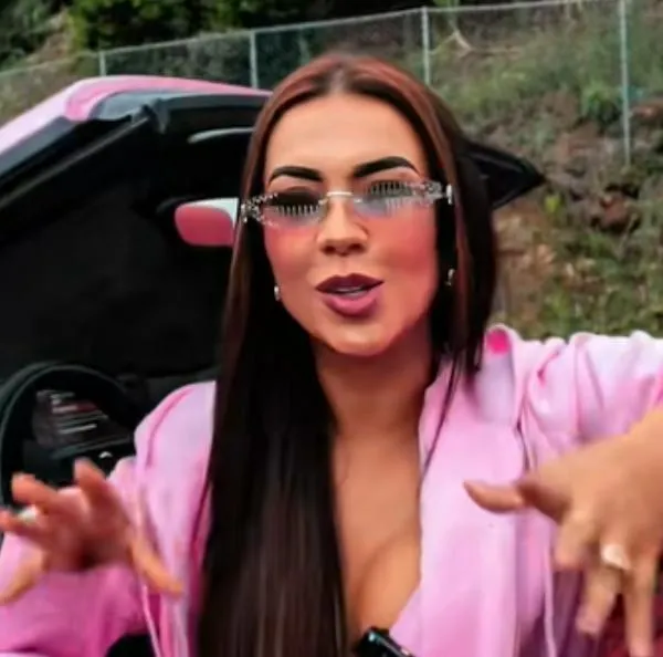 Mamá de Lyan Hortúa confesó por qué se hace llamar en redes 'Barbie Vanessa' y aparentar un estilo de vida similar a la famosa muñeca. Tiene varias prendas
