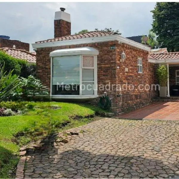 Cuánto vale una casa en barrio Antigua Country en Bogotá; casas parecen gringas