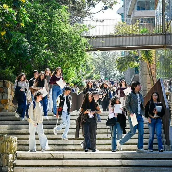 Estudiantes de la Universidad Javeriana, en nota sobre su crédito de 0 % de interés 