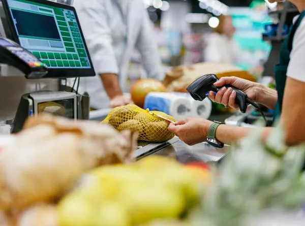 ¿Cuánto se gasta un colombiano en comida? Comparación con tienda de barrio y más