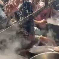Doloroso video de varios niños lanzándose por comida en la Franja de Gaza
