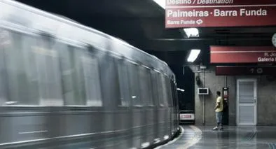 Pánico en Brasil por un adulto mayor en llamas dentro del metro de Sao Paulo