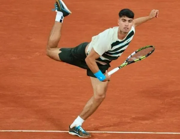 Alcaraz ilumina la noche de París, Sabalenka y Swiatek también brillan en Roland Garros