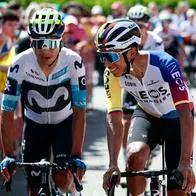 Foto de Nairo Quintana y Egan Bernal, en nota de clasificación en Giro de Italia 2025 tras etapa 20: cambio con Egan Bernal y más