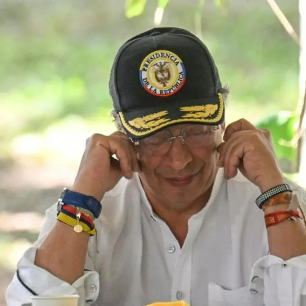 Vicky Dávila, Sergio Fajardo y más personalidades políticas, desconcertados por el paradero del presidente Gustavo Petro, que no trina hace 48 horas. 