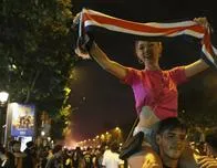 Los hinchas del PSG celebran un título histórico en las calles de París
