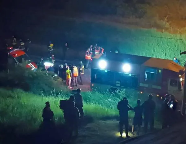 Al menos siete muertos al derrumbarse puente sobre un tren en región rusa de Briansk