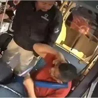 Pasajero golpeó a conductor de bus con termo metálico en México y quedó en coma