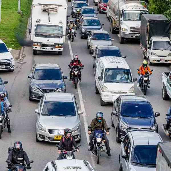 Foto de conductores, en nota de qué medida temporal hay en retorno a Bogotá: multa de $604.000 para conductores