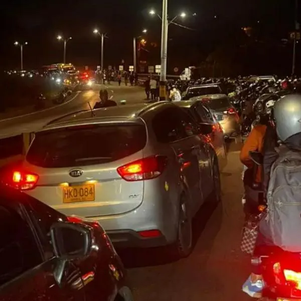 Accidente en vía Medellín-Bogotá causó trancón hoy durante la operación retorno