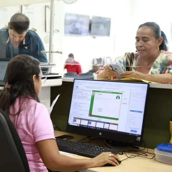 ETrabajadores que aportan a pensión en Colombia verán nuevos descuentos en sueldo