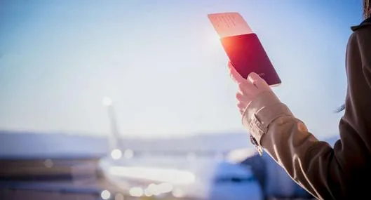Foto de pasaporte, en nota de cuánto cuesta la visa de nómada digital en Colombia en 2025 