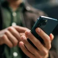 Padre hace impactante descubrimiento en el celular de su hijo asesinado