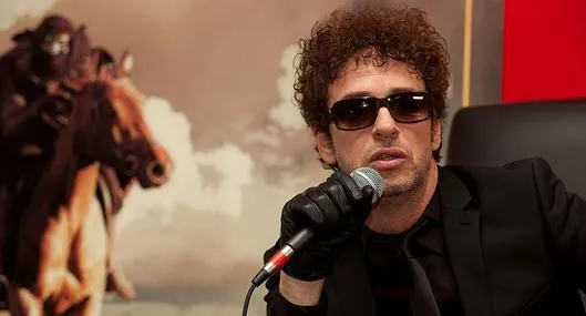 MEXICO CITY - SEPTEMBER 03:  Singer Gustavo Cerati speaks during a press conference for the launch of his new album "Fuerza Natural" at Hotel Presidente Intercontinental on September 3, 2009 in Mexico City, Mexico.  (Photo by Victor Chavez/WireImage)