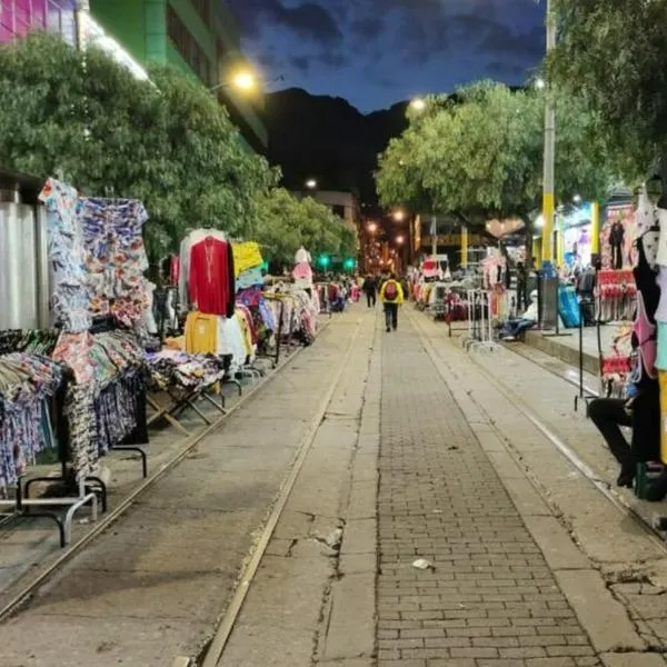 Hay tristeza por la realidad que vive el madrugón de San Victorino debido a Temu y Shein por la materia prima que hay muy barata. 