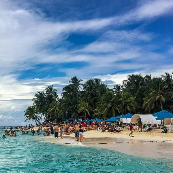Foto de playa, en nota de cuánto vale un tour de Bogotá a San Andrés, con opciones por vacaciones de junio