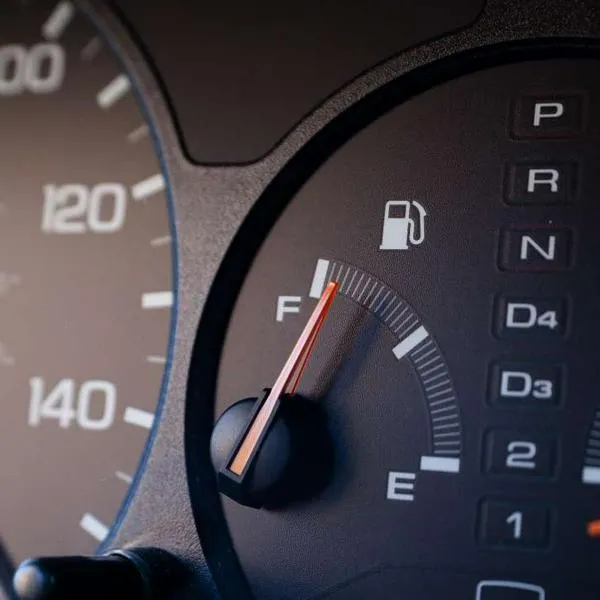 Foto tablero en carro, en nota de cómo saber cuanto combustible consume el carro: pasos en menos de un minuto
