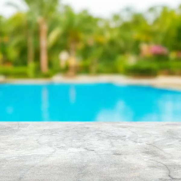 Turista hizo impensable maniobra en un piscina y todo quedo en video
