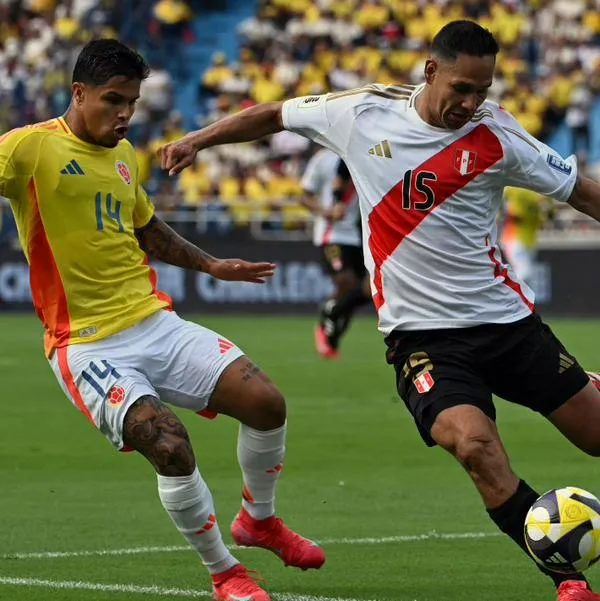 Juan Camilo Hernandez y Renzo Garces, en el Colombia vs. Perú 