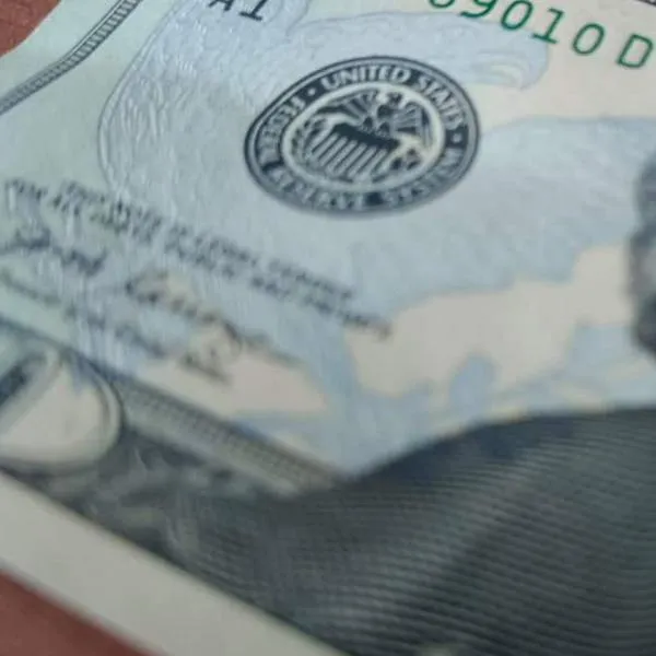 Dólar hoy en Colombia despegó en medio de incertidumbre por Regla Fiscal