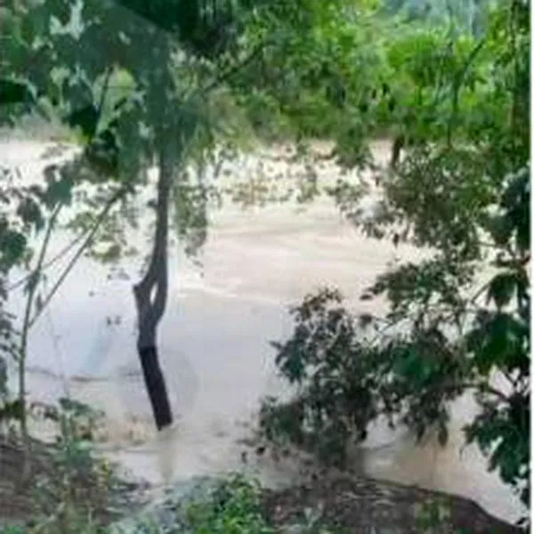 Creciente del río Güejar, donde naufragaron unas embarcaciones de turistas