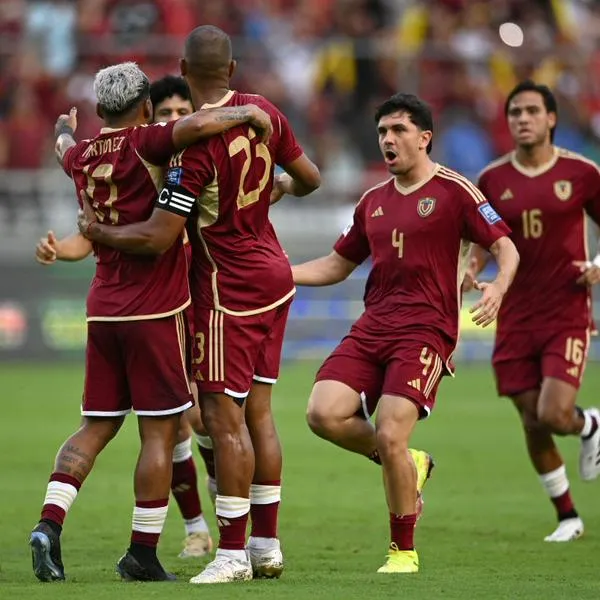 Selección Venezuela celebrando el primer gol contra Bolivia, luego del error del arquero Guillermo Viscarra