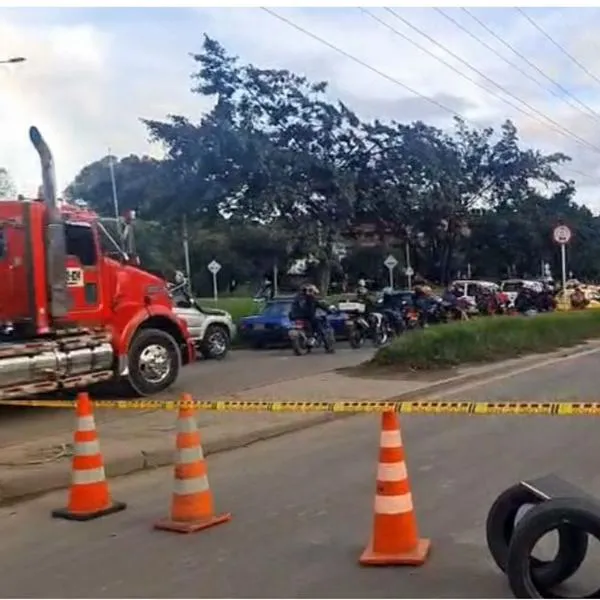 Bogotá movilidad hoy: cierre vial por inundación en la Av. Boyacá con carrera 31
