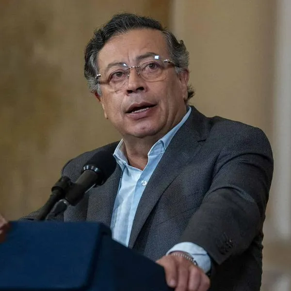 Petro amenaza a ministros que no firmen decreto de consulta popular: quien no lo haga “de inmediato se va”