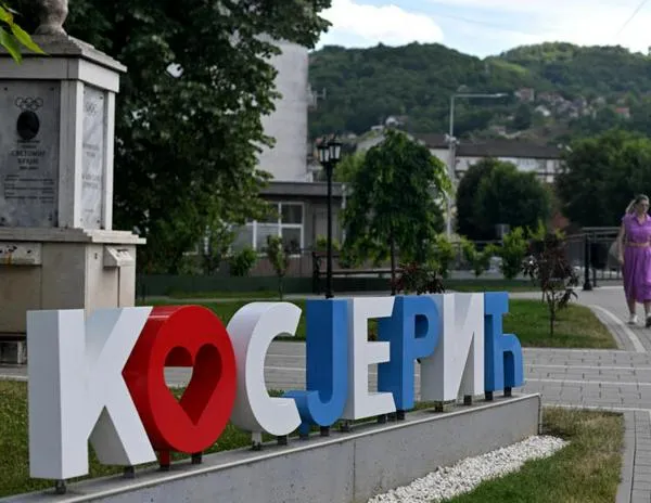 Serbia celebra dos elecciones municipales tras meses de protestas contra su presidente