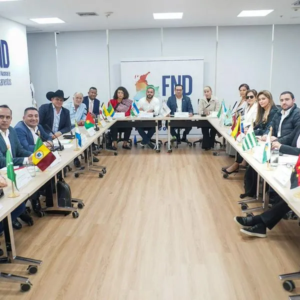 Gobernadores rechazan atentado a Miguel Uribe y convocan concentración nacional