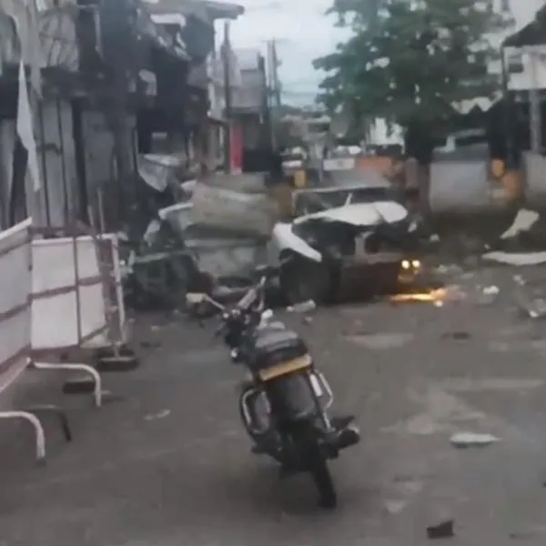 2 carros bomba y una granada estallaron hoy en Colombia y hay pánico allá