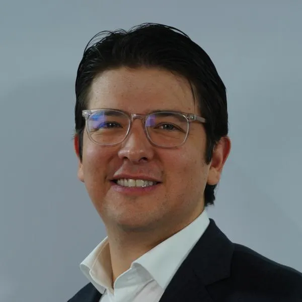 Publican entrevista inédita de Miguel Uribe Turbay, días antes de su atentado en Bogotá. El país sigue orando por su recuperación en la Fundación Santa Fe.