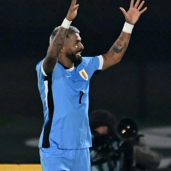 Rodrigo Aguirre celebrando el gol de Uruguay contra Venezuela