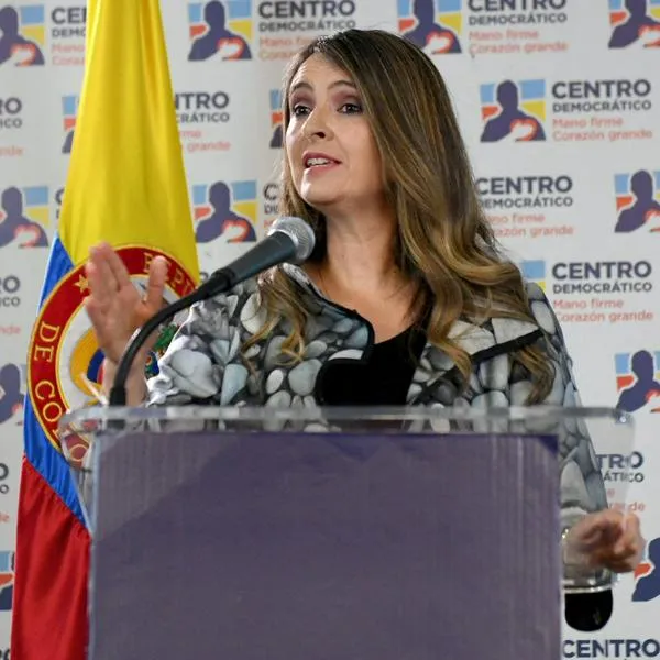 Colombian opposition senator Paloma Valencia delivers a speech a day after the inauguration of leftist Gustavo Petro as President in Bogota, on August 8, 2022. Gustavo Petro, the first left-wing president in Colombia's history, was sworn in on Sunday in front of hundreds of thousands of people in Bogota, calling on armed groups to sign peace and end the "war against drugs". (Photo by DANIEL MUNOZ / AFP)