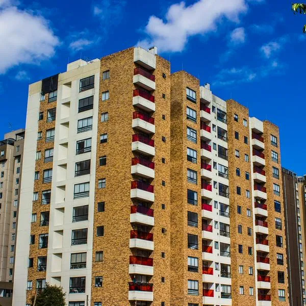 Edificio residencial, en nota sobre feria de vivienda en Bogotá