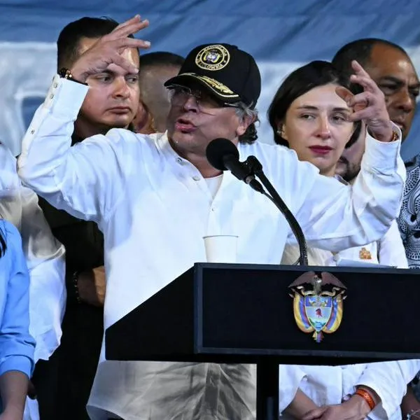 Petro dice le bajará el tono a su discurso, pero que no se arrodillará
