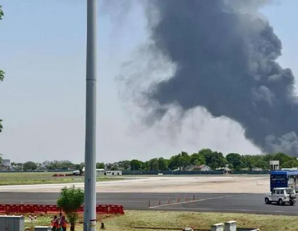 Se estrella un avión de Air India con más de 200 pasajeros a bordo