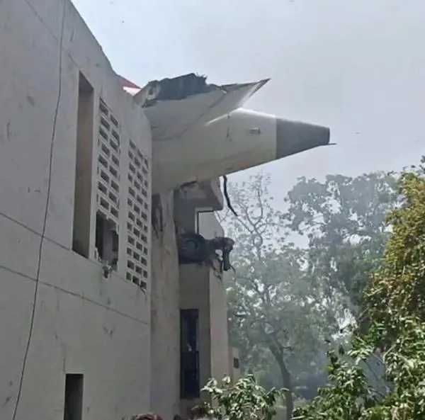 La llamada de emergencia enviada desde avión Air India antes de estrellarse: los minutos del vuelo
