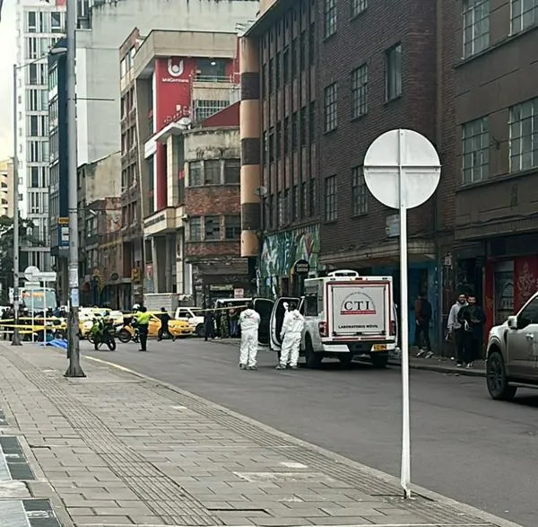 Tragedia en el edificio Bacatá (Bogotá): hombre se habría lanzado desde el piso 40 del conjunto. Hay cierre en la avenida 19. 