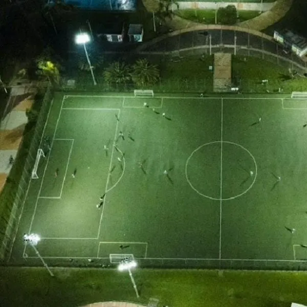 Cancha de fútbol del Distrito en nota sobre cómo reservar
