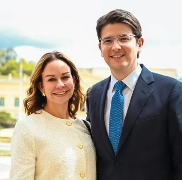 Esposa de Miguel Uribe recibió regalo.