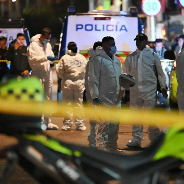 Imputan cargos contra hombre que llevó en moto a sicario