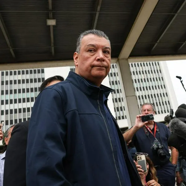senador Alex Padilla, expulsado de evento