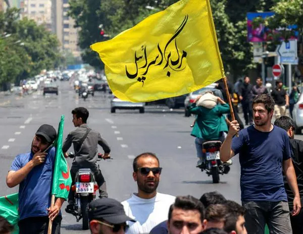En Teherán, iraníes claman venganza tras los ataques israelíes