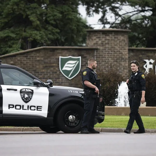 Policía inspeccionando ataque contra congresistas en Estados Unidos