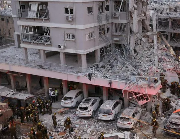 Israel reporta 13 muertos en ataques con misiles iraníes, Teherán bajo las bombas