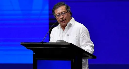 Foto de Gustavo Petro, en nota de que paso de Gustavo Petro con regla fiscal es irresponsabilidad: experto en economía